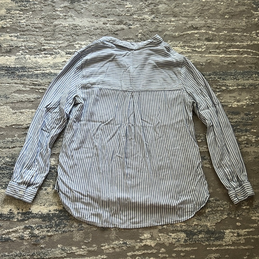 Button-Up Shirt - Picture 3 of 3